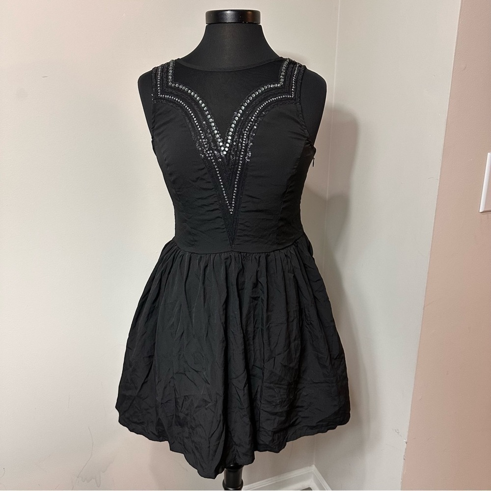 Forever21 Black Sleeveless Sequins Dress in Size Large
